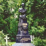 Памятник на могиле Николая Алексеевича Некрасова