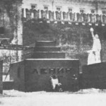 Первый деревянный Мавзолей В.И. Ленина. Архитектор А.В. Щусев.Январь 1924 г.