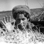 Девушка-снайпер первого Прибалтийского фронта. 1944 год. Фото С.Баранова
