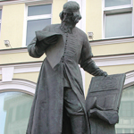 Памятник Ивану Федорову в Театральном проезде в Москве