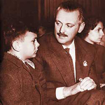 С. В. Михалков со своим читателем, младшим сыном