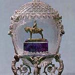 Яйцо с моделью памятника Александру III, 1910 г.