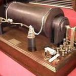 10 дюймовый искровой передатчик Маркони, 1901. С помощью такого передатчика был послан сигнал «SOS» с Титаника