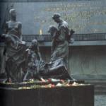 Монумент героическим защитникам Ленинграда. Скульптурная группа "Блокада"