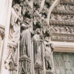 Статуи апостолов