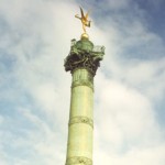 Июльская колонна, возведенная между 1831-1840 гг. в память о парижанах, погибших в июльские дни 1830 г.