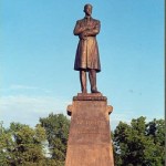 Памятник Бунину в Орле. Автор В.М. Клыков.Открыт в 1995 году